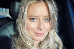 Laura Cosoi, proaspătă mămică pentru a treia oară, și-a făcut timp și a mers la coafor, lăsând bebelușul acasă