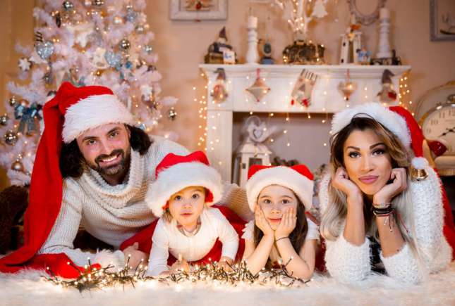 Pepe alături de familia sa într-o frumoasă ședință foto de Crăciun