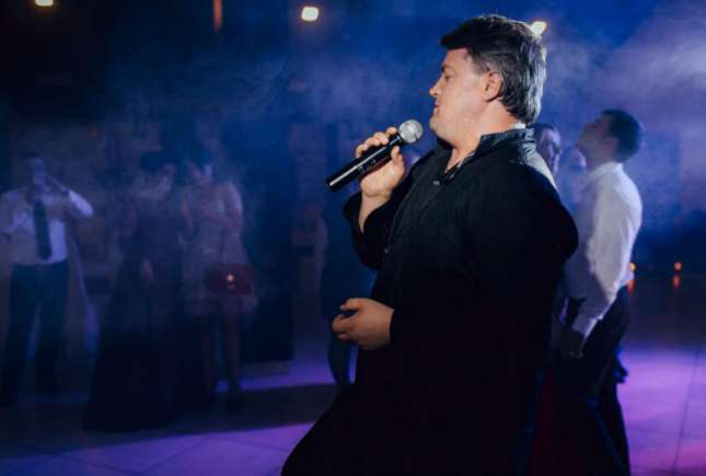 Vali Boghean este astăzi omagiat. Prietenii îi transmit mesaje de felicitare emoționante