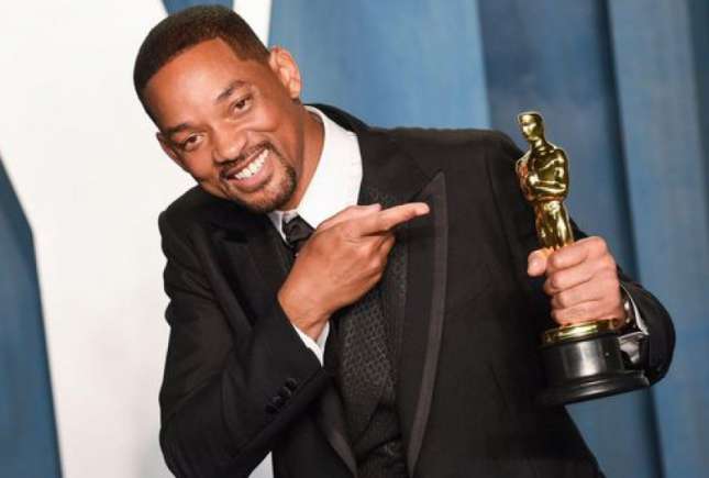Will Smith a demisionat din Academia Oscarurilor, după ce l-a pălmuit pe Chris Rock