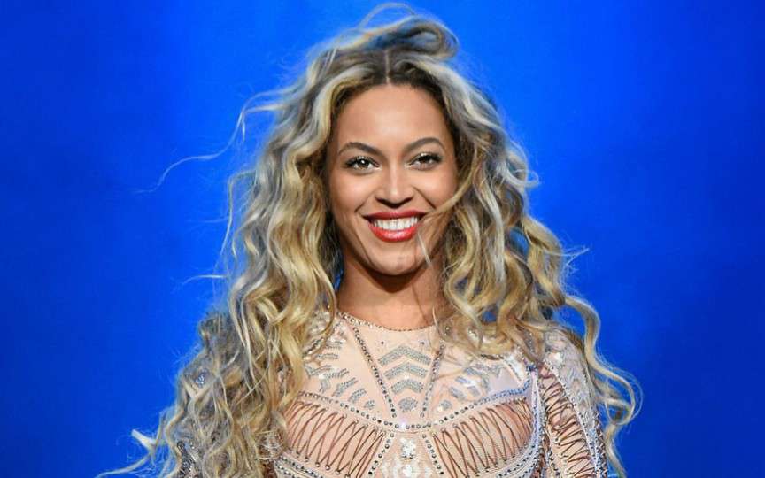 Beyoncé a anunțat că este gravidă cu gemeni! Cum arată burtica interpretei
