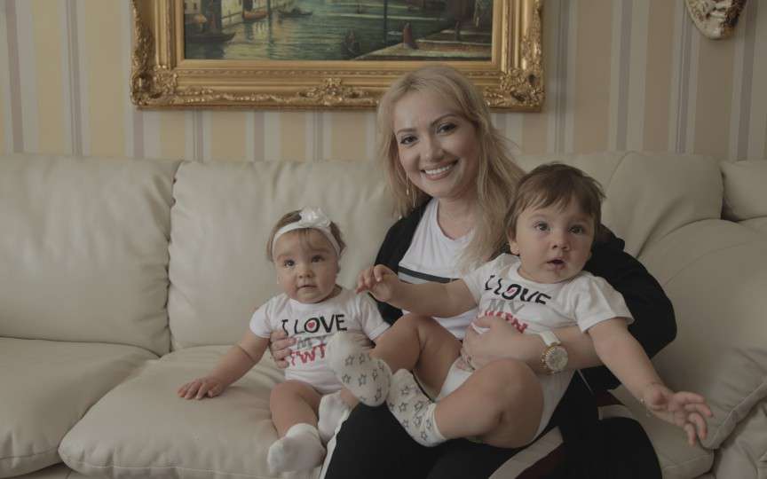Adriana Ochișanu, într-o colaborare frumoasă cu un artist din România. Interpreta mai pregătește surprize!