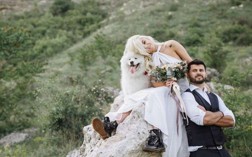 (FOTO) Daniela Burlac a mai trăit o dată rolul de mireasă la câteva săptămâni după nuntă! Fotograful e de vină!