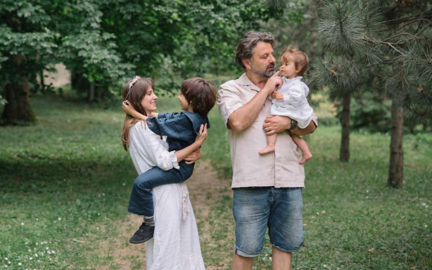(FOTO) Dana Rogoz, vacanță de vis cu familia. Cum arată actrița în costum de baie, la un an de la nașterea micuței Lia
