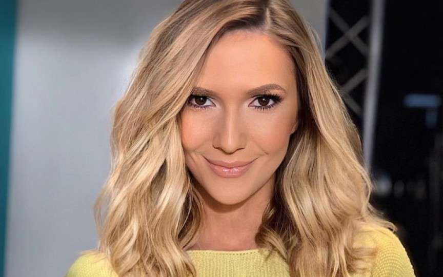 Cum arată Adela Popescu înainte să nască al treilea copil