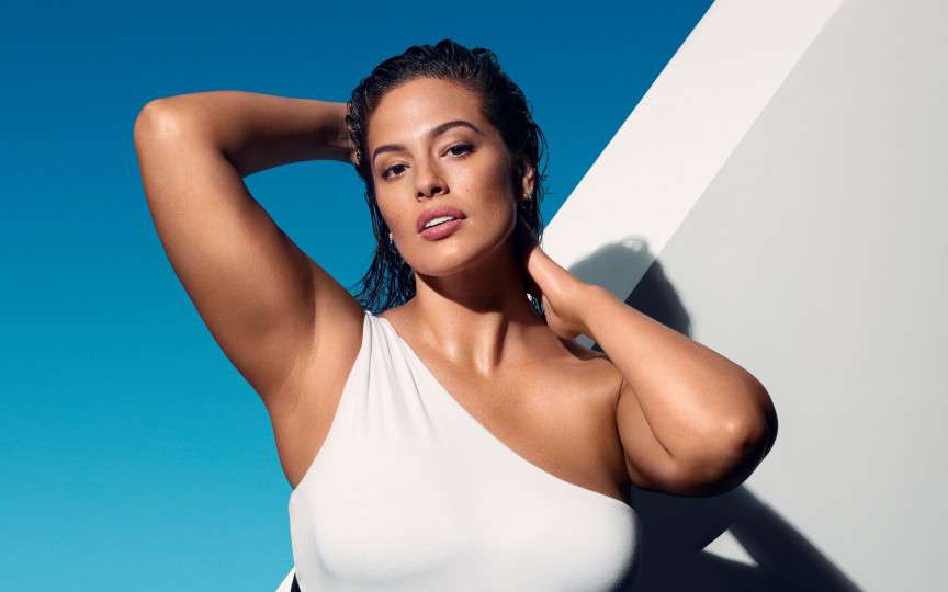 Model plus size – poze neretușate în ultimul trimestru de sarcină