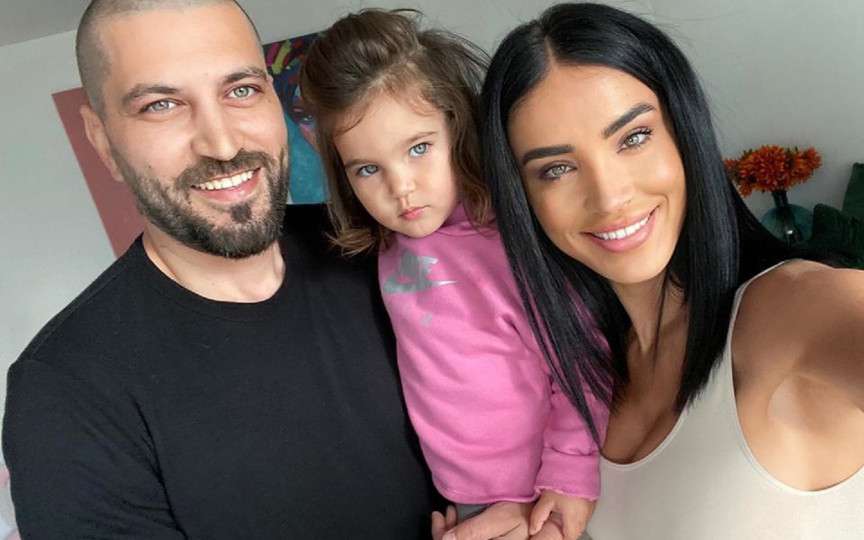 Adelina Pestrițu recunoaște că este o mamă panicată, uneori: „Aș fi montat drone permanente deasupra grădiniței”