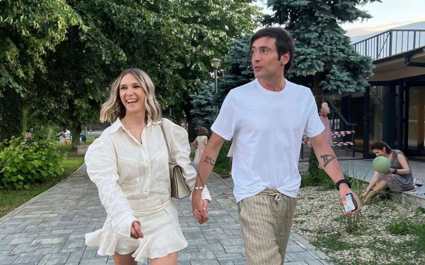 Adela Popescu: „mămici ce vă creșteți copilașii singure, sunteți adevărate eroine!”