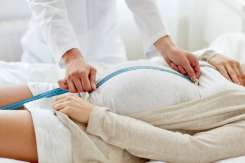 Medicii susțin că nu există niciun beneficiu pentru făt după termenul de 39 de săptămâni de sarcină