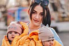 Puterea mamei. „După o sarcină cu șapte intervenții intrauterine, am născut două fetițe de 800 de grame”