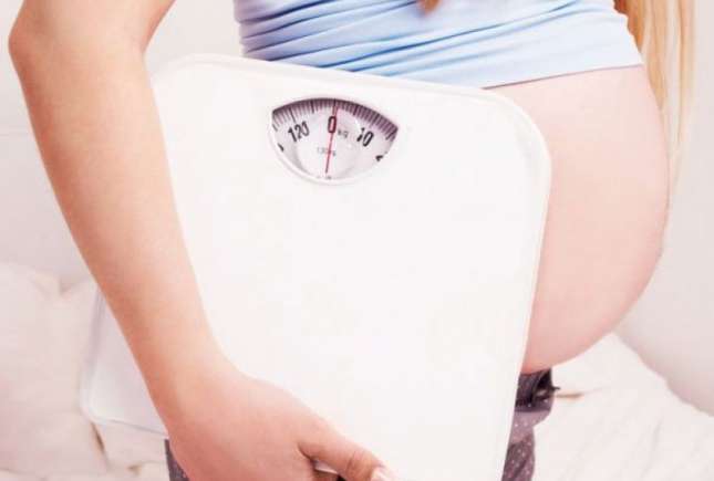Kilogramele în plus pot pune sarcina în pericol