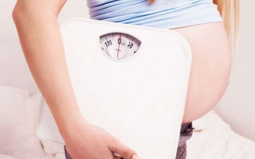 Kilogramele în plus pot pune sarcina în pericol