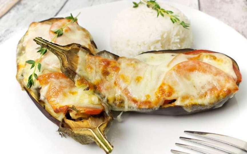 Vinete umplute cu ciuperci, roșii și mozzarella