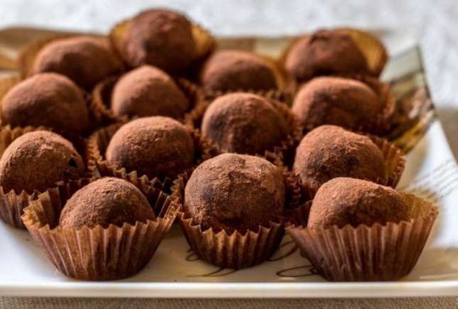 Trufe ideale de ciocolată fără pic de zahăr și unt