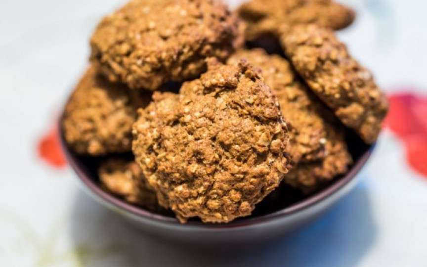 Prăjituri fără gluten, cu unt de arahide și banană