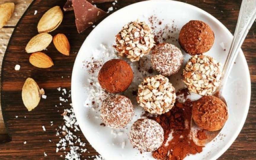 3 rețete super delicioase de bomboane sănătoase pentru copii
