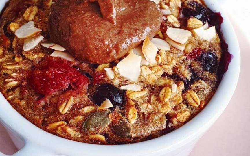 Mic dejun rapid și delicios: Budinca de ovăz la cuptor, cu banane și scorțișoară