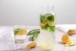 Soluție contra balonării - limonada cu mentă, ghimbir şi castravete