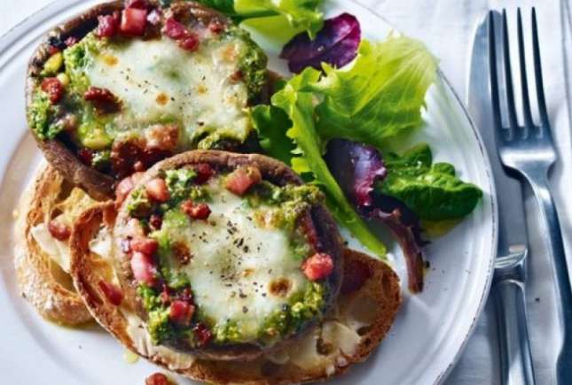 Ciuperci umplute cu şuncă şi mozzarella