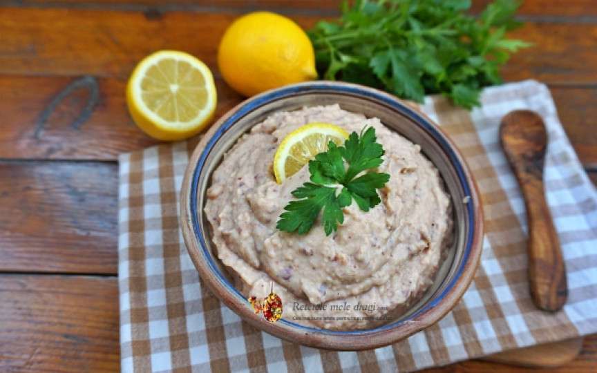 Rețeta de care te vei îndrăgosti. Cum se prepară pateul de fasole cu legume. E de sezon și este foarte delicios