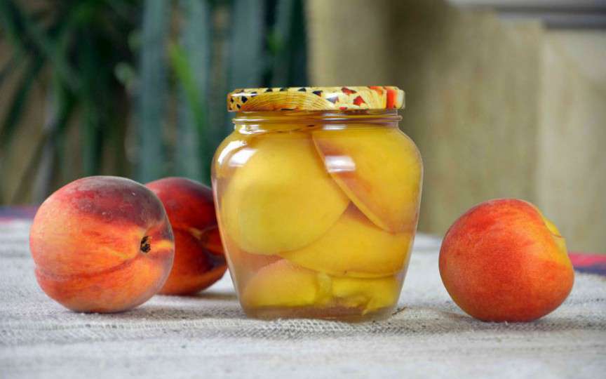 Rețeta simplă a compotului de piersici ca la mama acasă