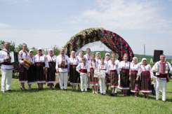 Dansuri, muzică și voie bună, iată cum a fost prima zi a Festivalului Familiei și Tradițiilor Populare