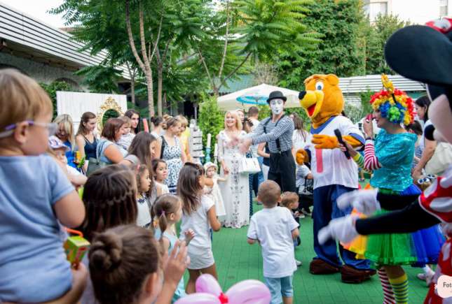 La petrecerea dată de Odoraș s-au distrat pe cinste și mamele, și copiii!