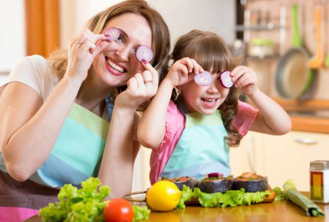 Află cum să creezi obiceiuri sănătoase în alimentaţia copilului tău