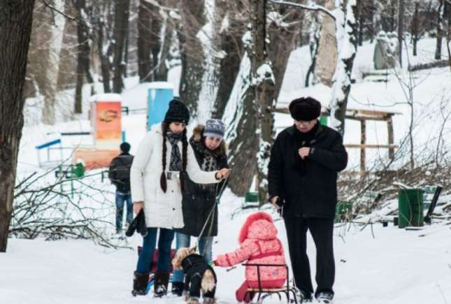 Ciocolată fierbinte, vată dulce și baloanele gratuite pentru toți vizitatorii Parcului Valea Trandafirilor