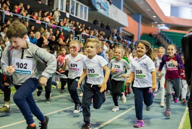 Număr record de participanți la „Maratonul Copiilor”. O mie de micuţi s-au prins în Cursa Bunătăţii!