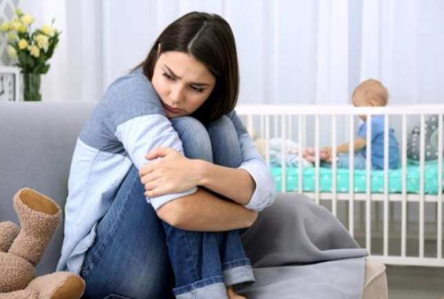 Psiholog: Depresia postpartum inițial se poate manifesta ca tristețe, neliniște și  anxietate în primele zile după naștere