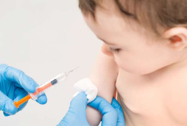 Reguli de urmat înainte și după vaccinarea copilului – sfaturi de la specialist
