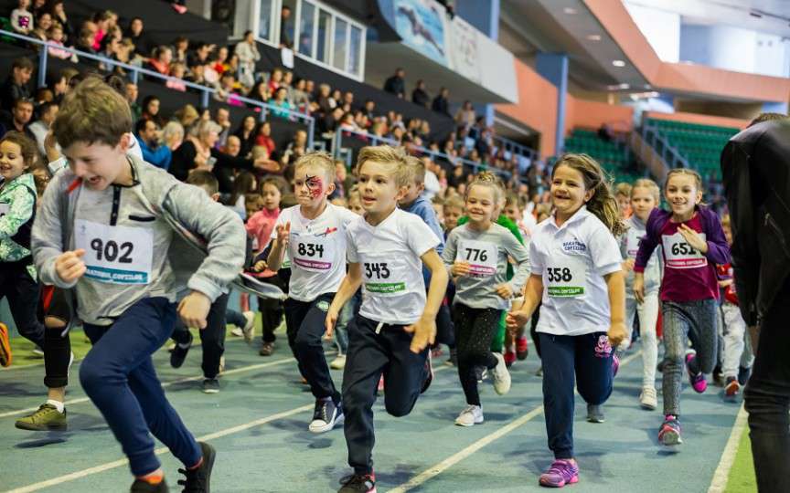 Număr record de participanți la „Maratonul Copiilor”. O mie de micuţi s-au prins în Cursa Bunătăţii!