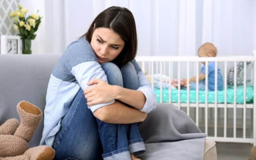Psiholog: Depresia postpartum inițial se poate manifesta ca tristețe, neliniște și  anxietate în primele zile după naștere