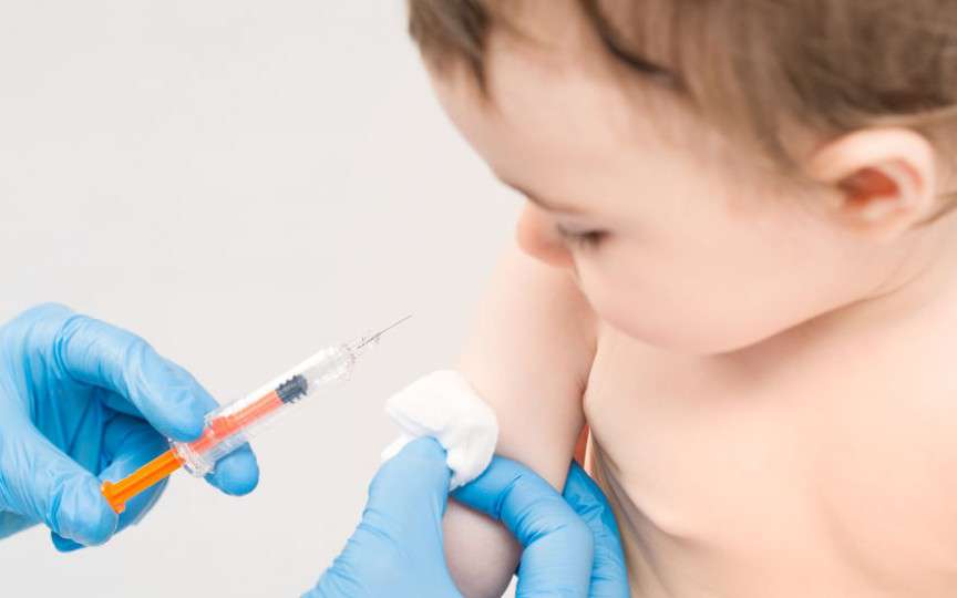 Reguli de urmat înainte și după vaccinarea copilului – sfaturi de la specialist