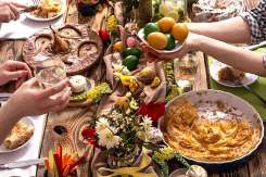 Cum să mănânci sănătos de Paște: recomandările specialiștilor pentru evitarea problemelor digestive