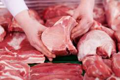 Excesul de carne roșie crește riscul de cancer colorectal – Studii recente și recomandări pentru prevenire
