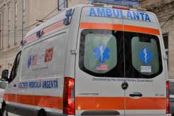 O femeie a născut o fetiță în ambulanță, în timp ce mergeau spre spital
