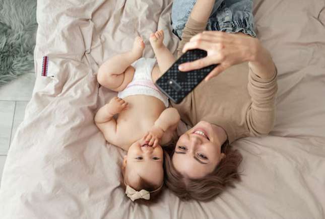O mamă millennial regretă pozele bebelușului făcute doar cu filtre digitale: Mi-e dor de amintirile reale