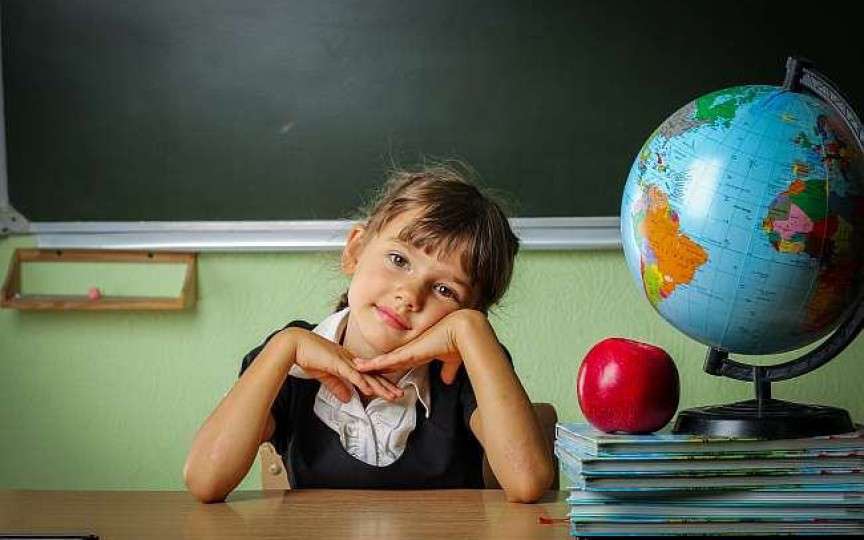 10 poezii frumoase despre școală și abecedar