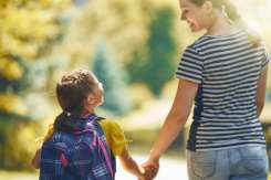 3 lucruri pe care le fac părinții inteligenți, înainte de începerea școlii, potrivit unui terapeut de familie