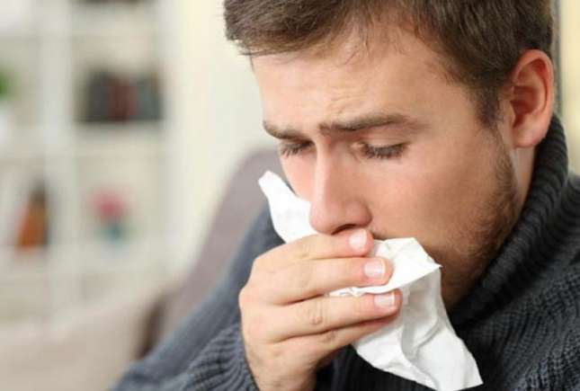 O soluție foarte simplă și naturală care ne scapă de tusea cu spută