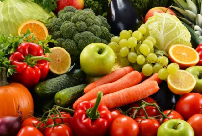 10 trucuri pentru a păstra prospețimea fructelor şi legumelor mai mult timp