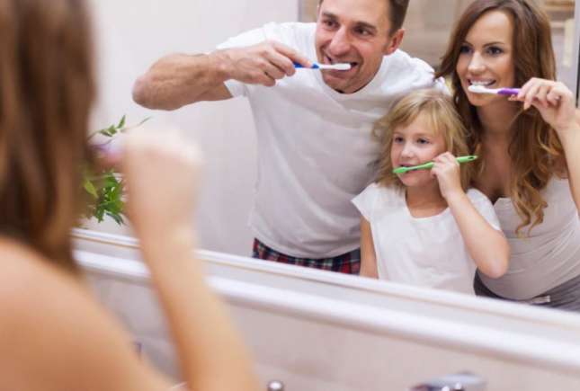 Schimbarea periuţei de dinţi, recomandată după răceli şi gripe