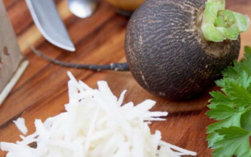 Siropul de ridiche neagră te scapă de tuse