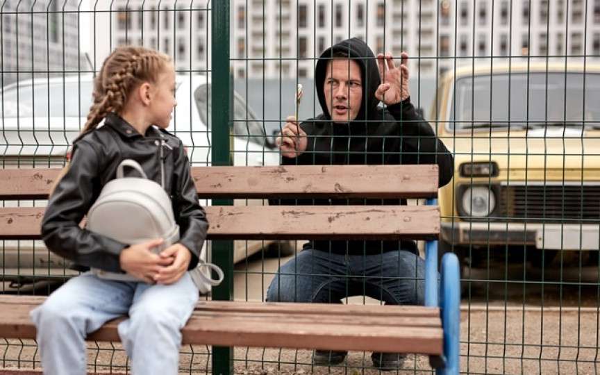 Cum ne învățăm fetele să se protejeze de abuzuri