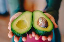 Sâmburele de avocado, mai sănătos decât fructul chiar