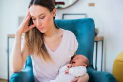 Psiholog: Depresia postpartum poate apărea la 72 de ore după naștere