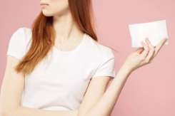 Cât de predispusă ești problemelor cu greutatea sau riscului apariției cancerului în funcție de vârsta primei menstruații