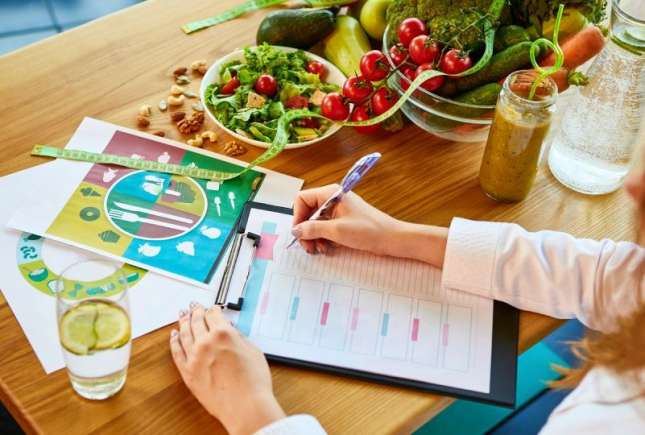Dieta populară printre vedete care ne poate fi fatală! Poate crește riscul de deces din cauza bolilor cardiovasculare